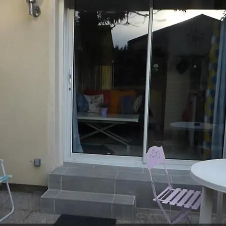 Studio Climatise, Independant Avec Baie Vitree Et Jolie Terrasse Coulommiers Exterior foto